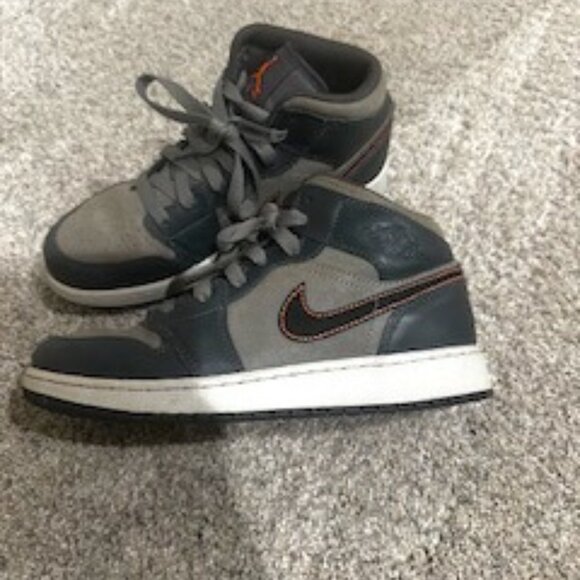 Nike Air Jordan 1 Mid SE Night Stadium Sneakers